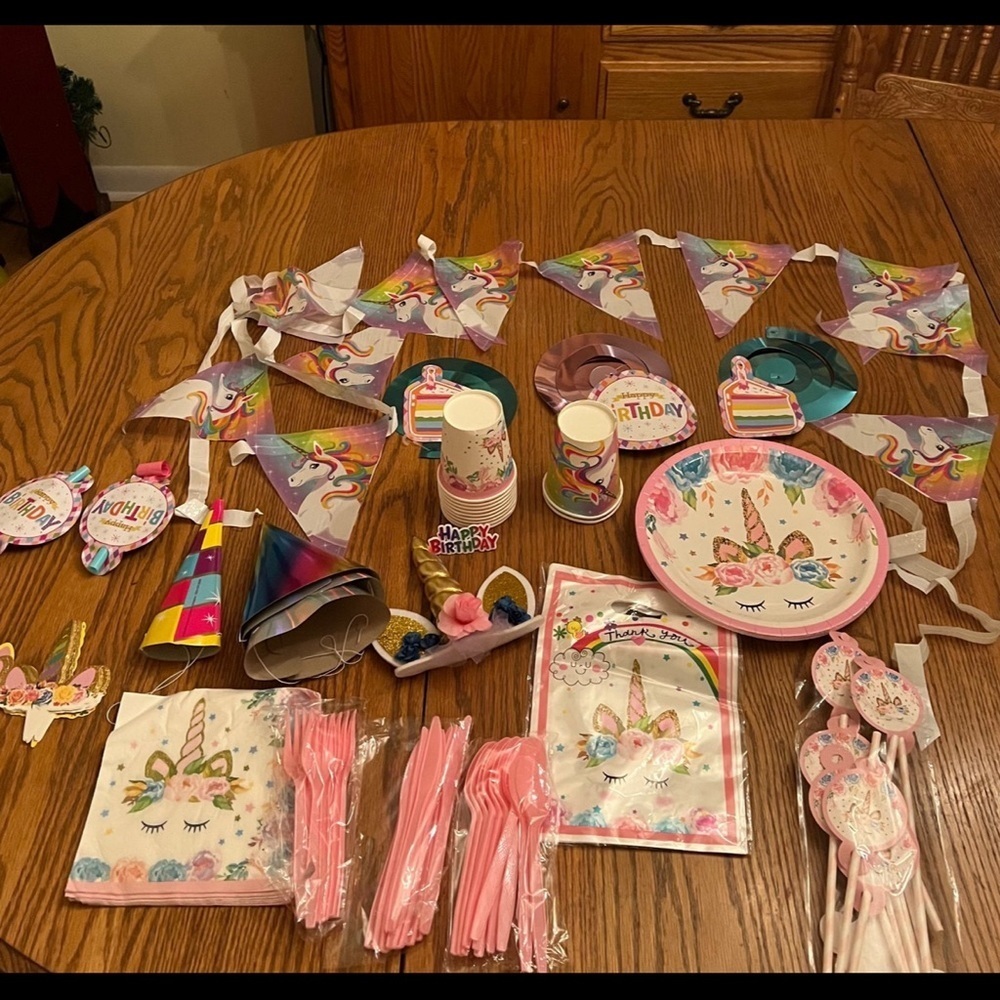 98 pc Unicorn Party Supplies Set - Pink and Gold
